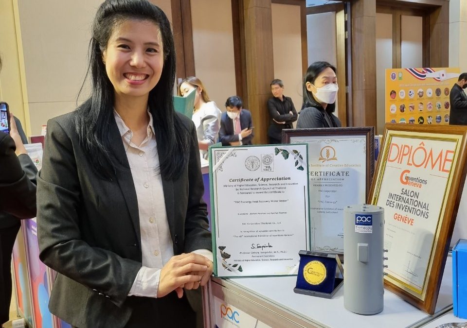 Khun Atchara Poomee received a certificate of announcement from the Ministry of Education